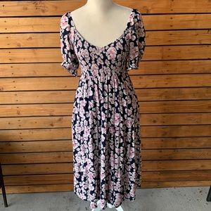Abercrombie and fitch women’s short sleeve smocked floral midi dress size Large